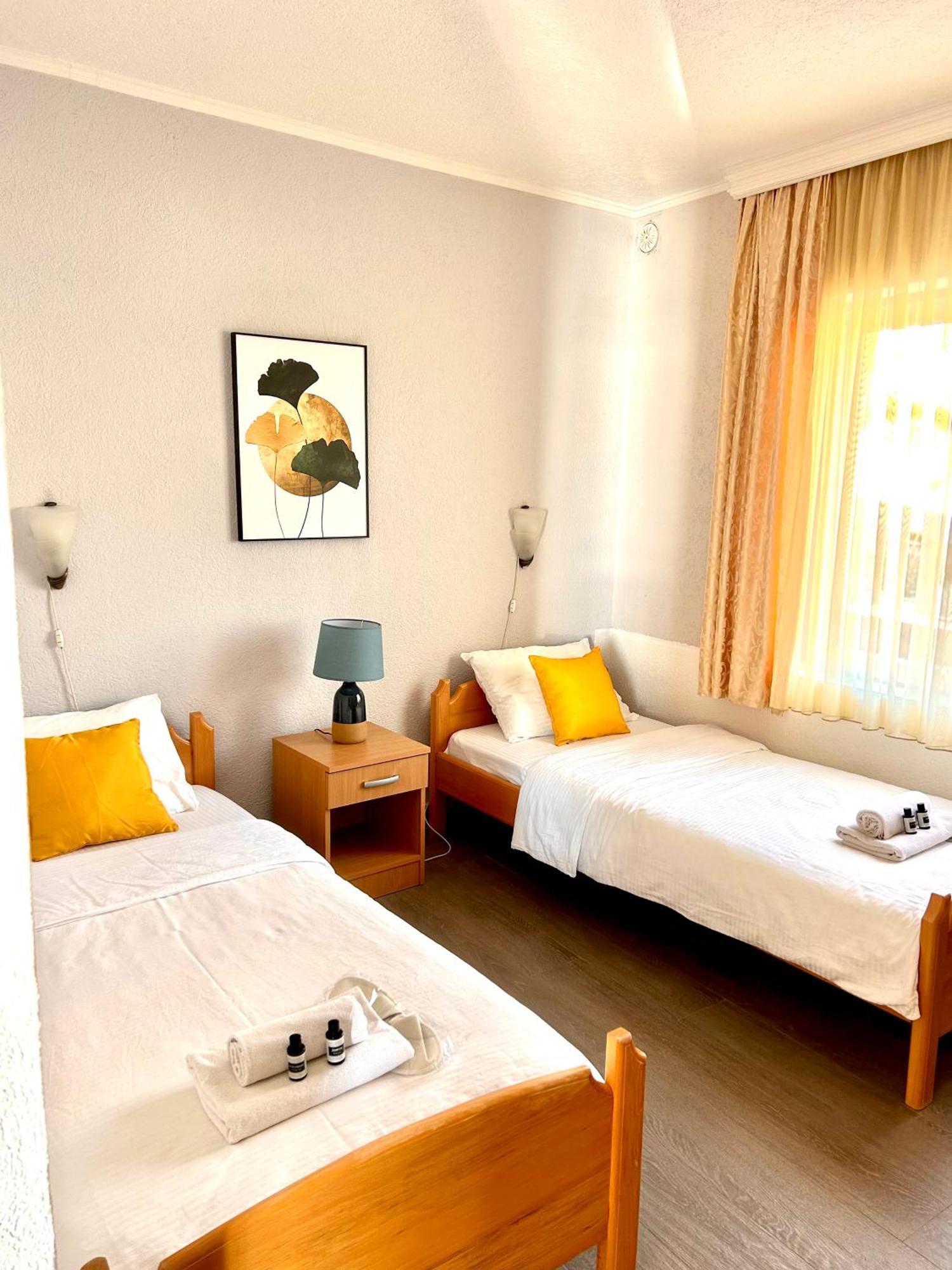 Hotel Victoria บาร์ ภายนอก รูปภาพ
